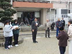 長良東Festivalに出席し、あいさつの様子