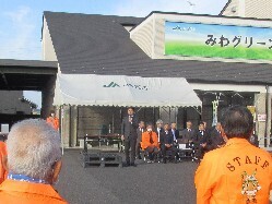 JAぎふ三輪支店収穫祭に出席し、あいさつの様子