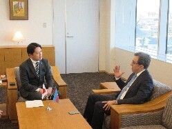 駐日アゼルバイジャン共和国特命全権大使ギュルセル・イスマイルザーデ氏と面談の様子