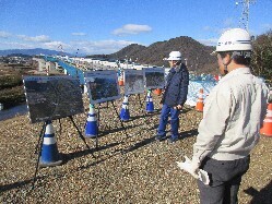 東海環状自動車道（仮称）岐阜インターチェンジ周辺の工事施工状況を視察の様子