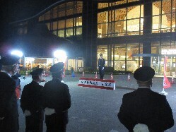 岐阜市中消防団年末特別夜警出発式にて、あいさつの様子