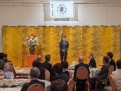 長良西自治会連合会・まちづくり協議会（各種団体）合同新年互礼会に出席し、あいさつの様子