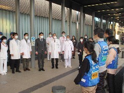 能登半島地震に伴う岐阜市民病院災害派遣精神医療チーム（DPAT）出発式に出席し、あいさつの様子