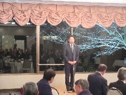 岐阜市農業委員会委員及び農地利用最適化推進委員意見交換会に出席し、あいさつの様子