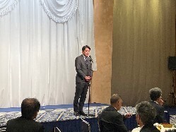 島水防団新年互礼会に出席し、あいさつの様子