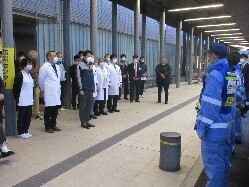 能登半島地震に伴う第3隊目岐阜市民病院災害派遣医療チーム（DMAT）出発式にて、あいさつの様子
