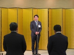 岐阜新聞・岐阜放送懇談会新春合同例会に出席し、あいさつの様子