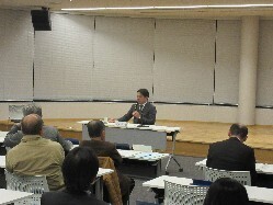 岐阜市青少年育成市民会議との懇話会の様子