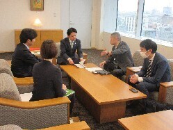 シーシーエヌ株式会社代表取締役社長 伊藤英明氏と面談の様子