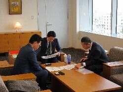 総務省地域力創造アドバイザー 福田充男氏と面談の様子