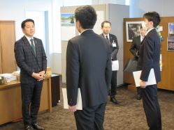 人事交流受入職員辞令交付式の様子