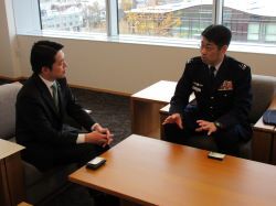 自衛隊岐阜地方協力本部長 寺西竜哉氏が着任のあいさつの様子