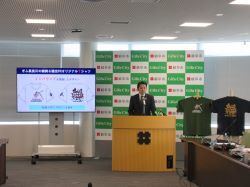 定例記者会見の様子