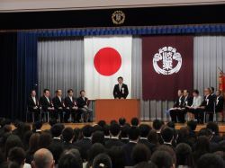 岐阜薬科大学入学式に出席し、告辞（同所）の様子