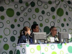 第52回道三まつり みこしパレードテレビ中継に出演、その後みこしパレードにて、三本締め（柳ケ瀬交差点）の様子
