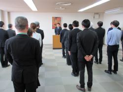 岐阜県後期高齢者医療広域連合事務局職員に広域連合長として訓示（柳津地域事務所）の様子