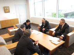岐阜北地区交通安全協会長良西支部長 毛利弘司氏ほかと面談の様子