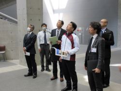 長良川国際会議場を視察（同所）の様子