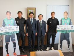 FC岐阜ホームタウン応援大使 庄司悦大選手及び羽田一平選手ほかと面談の様子
