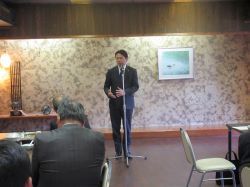 岐阜市危険物安全協会役員意見交換会に出席し、あいさつ（十八楼）様子