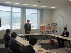 岐阜・下呂・郡上観光宣伝協議会通常総会に出席し、あいさつ及び議事進行の様子