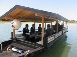 下呂市長　山内登氏、郡上市長　山川弘保氏と懇話会（鵜飼観覧船乗船場）の様子