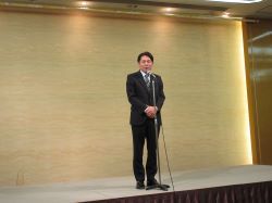 令和6年度東海シルバー人材センター連絡協議会通常総会意見交換会に出席し、あいさつ（岐阜グランドホテル）の様子