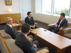 岐阜商工信用組合会長 森嶋篤男氏及び同理事長 細野克也氏が就任のあいさつの様子