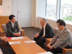 岐阜市私立中学高等学校協会会長 片桐武司氏と面談の様子