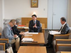 岐阜観光索道株式会社代表取締役社長 篠田晃氏ほかと面談の様子