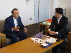 アジアホッケー連盟副会長 横山秀氏と面談の様子