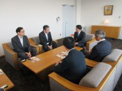 名古屋鉄道株式会社代表取締役 副社長執行役員 地域活性化推進本部長 鈴木清美氏ほかと面談の様子