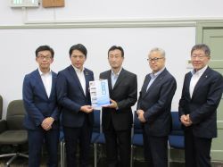 中部直轄河川治水期成同盟会連合会の会長として、財務省主計局次長　中島朗洋氏へ提言及び意見交換（東京）の様子