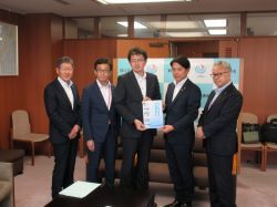 同会長として、国土交通省技監 廣瀬昌由氏へ提言及び意見交換（東京）の様子