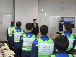 令和6年度第2回岐阜市災害対策本部図上訓練にて、あいさつ。その後、同訓練を視察の様子
