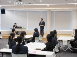 岐阜市地方創生SDGs金融推進チーム SDGsワークショップにて、あいさつの様子