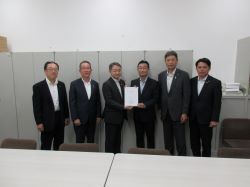 中部国道協会の副会長として、財務省主計局次長 中島朗洋氏へ提言及び意見交換（東京）の様子