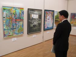 第48回全国高等学校総合文化祭 全国美術・工芸部門作品展を鑑賞（岐阜県美術館）の様子
