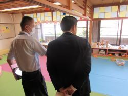 柳津児童館を視察（同所）の様子
