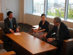 薬膳料理研究家 谷口ももよ氏及び株式会社ひら井社長 平井良樹氏と面談の様子