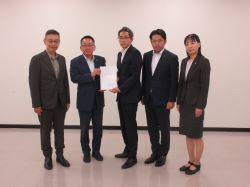 同、防衛省東海防衛支局長　前田肇氏に要望書を提出（愛知県名古屋市）の様子