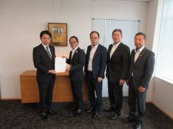 岐阜市監査委員が令和5年度決算審査結果を報告の様子