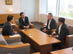 東海財務局長 中村修氏が着任のあいさつの様子