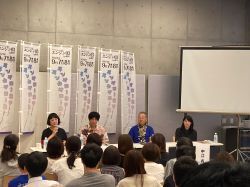 エンジン03in岐阜 講座「図書館の楽しみ方ってナンヤローネ？」を聴講（みんなの森 ぎふメディアコスモス）の様子