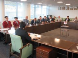岐阜東ロータリークラブ会長 廣川重幸氏及び韓国驪州ロータリークラブ会長 オムグンファ氏ほか訪問団と面談の様子