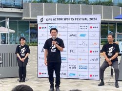 ぎふアクションスポーツフェスティバル2024オープニングに出席し、あいさつ（みんなの広場 カオカオ）の様子