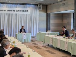 令和6年度第2回岐阜県市長会議に出席（美濃市）の様子