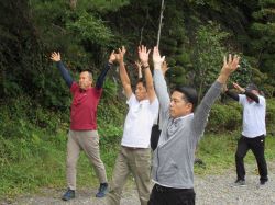  同大会クアオルト健康ウォーキングを体験（山形県上山市）の様子