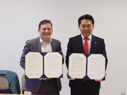 オーストリアウィーン市マイドリング区長 ヴィルフリード・ツァンクル氏と面談。その後、 岐阜市・ウィーン市マイドリング区姉妹都市交流覚書を締結（ウィーン市）の様子