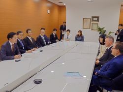  フィレンツェ商工会議所を訪問し、同会議所会頭　マッシモ・マネッティ氏と面談（フィレンツェ市）の様子